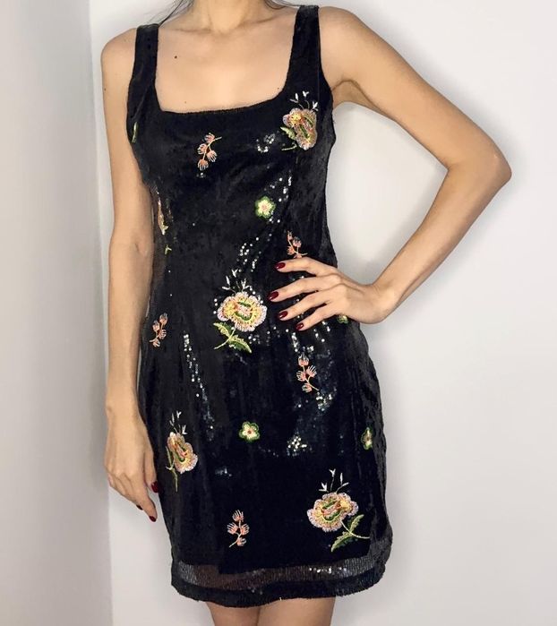 Новое нарядное платье