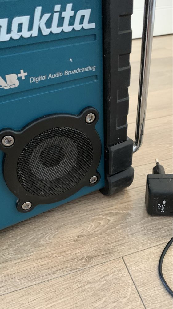 Makita DMR105 строително радио тонколона