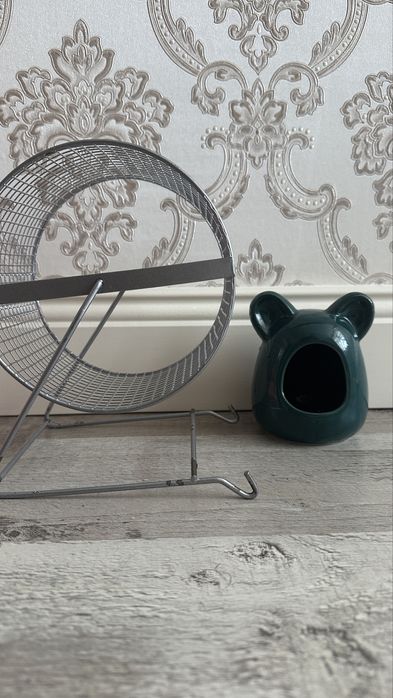 Колесо и домик для хомячка