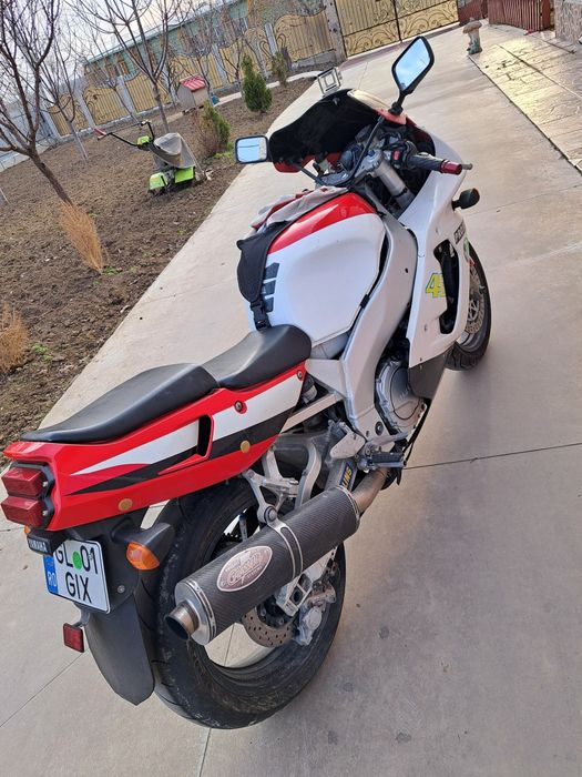 Motocicleta Yamaha 750cc