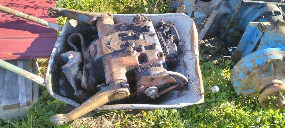 Vând diferențial tractor fiat 615 cu monobloc
