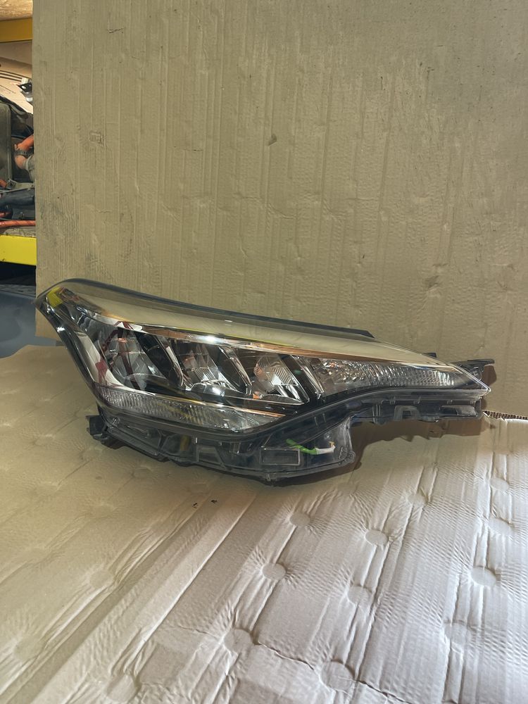 Far dreapta Toyota C-HR 1 Facelift 81110F418000 an 2019-2022 FULL LED