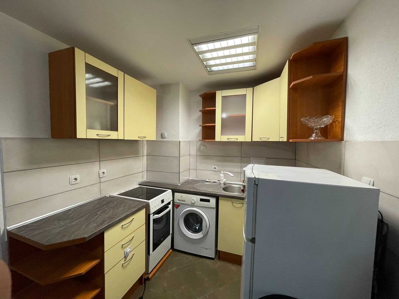 Дава се под наем Двустаен апартамент в Радомир - 56 кв.м за 255 € - Снимка #4