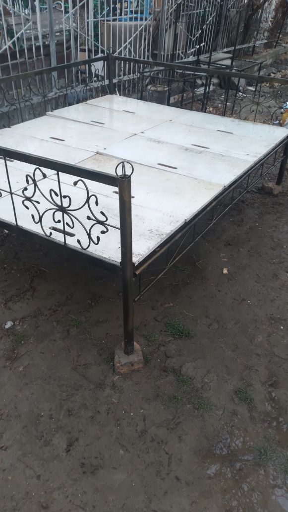 Продаётся тапчан.