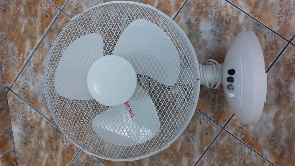 Ventilator cu picior