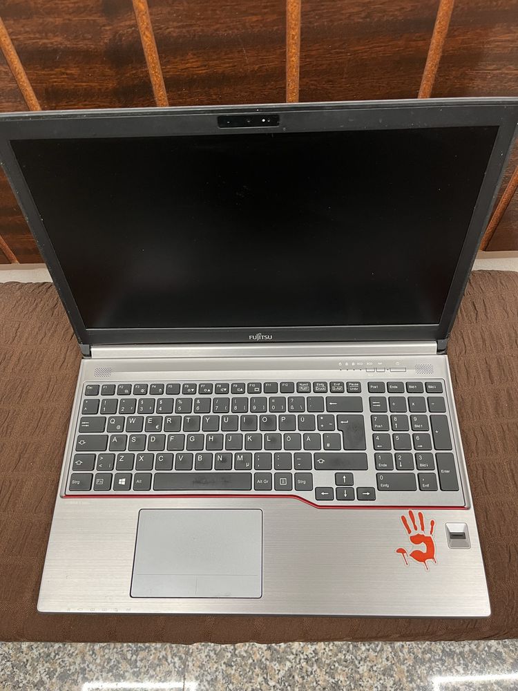 Лаптоп Fujitsu Siemens Lifebook E753