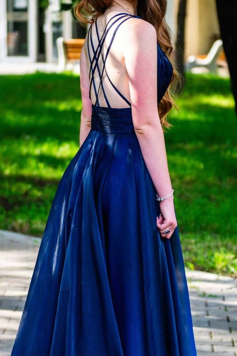 Бална рокля с презрамки на гърба и омбре преливка на цветовете