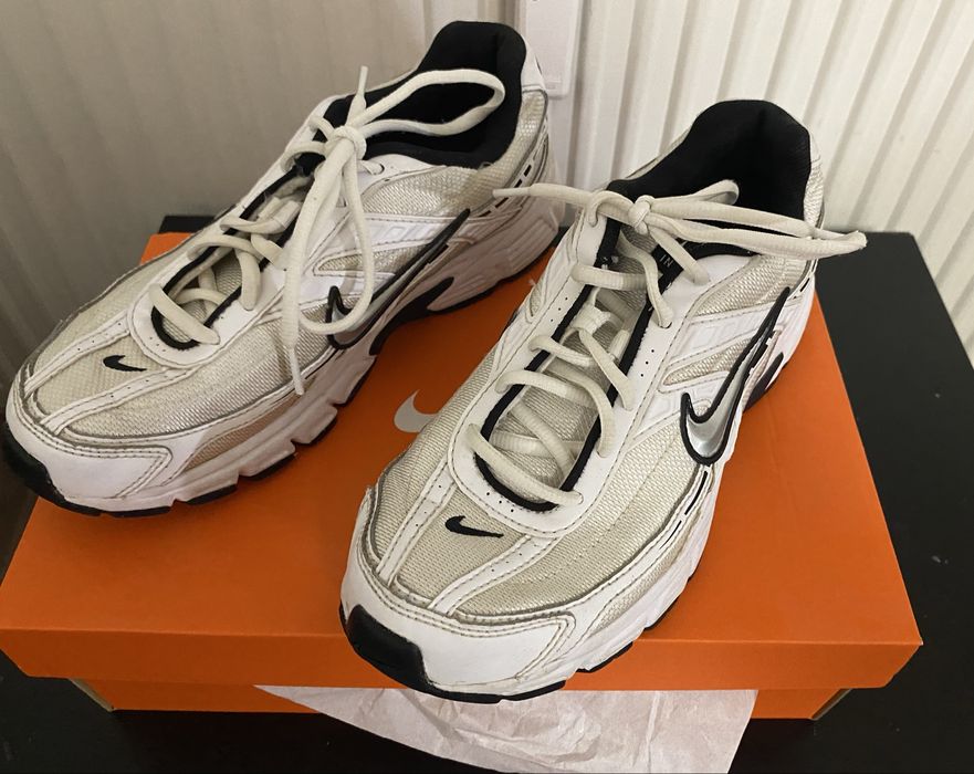 Обувки NIKE initiator