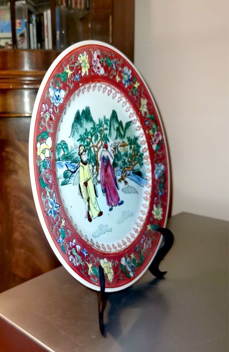 Антикварна китайска порцеланова чиния ръчно рисувана диаметър 26 см.