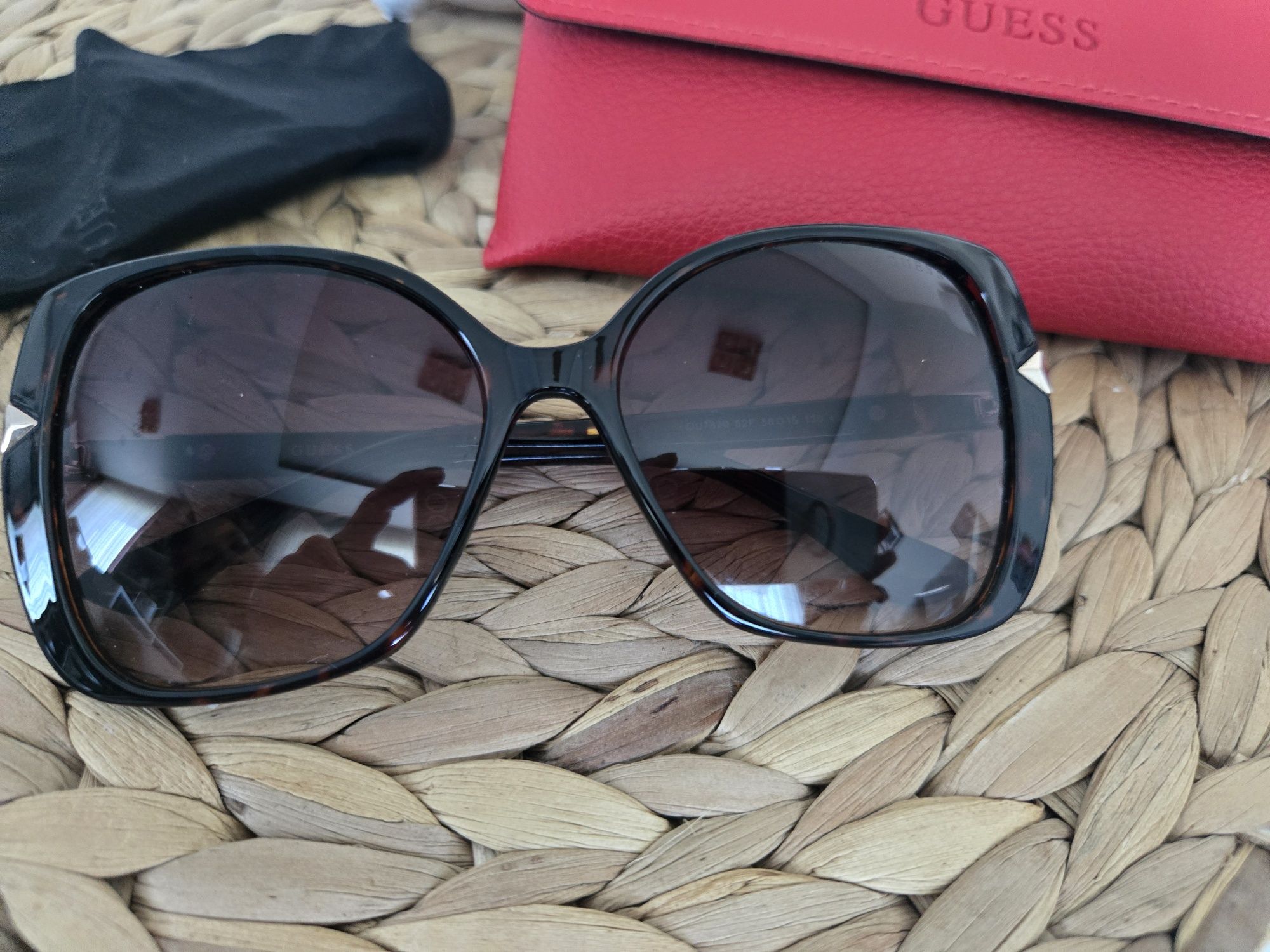 Слънчеви очила GUESS