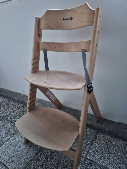 Стол  за  хранене