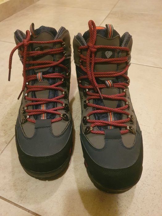 Високи зимни обувки