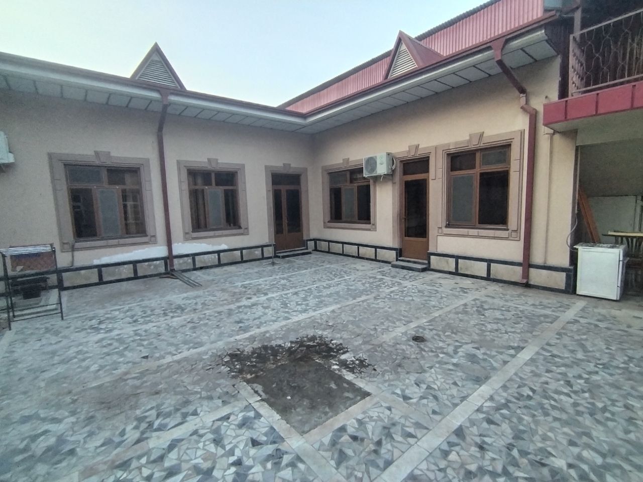 Йоғду томонда тайёр ховли сотилади тез ва арзон нархда келишилган ҳолд