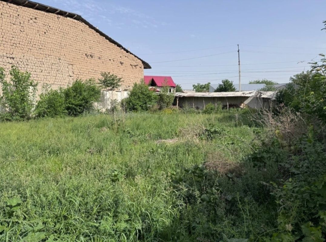 Продаётся участок 6 соток в городе