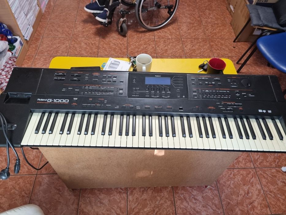 Orga roland g 1000