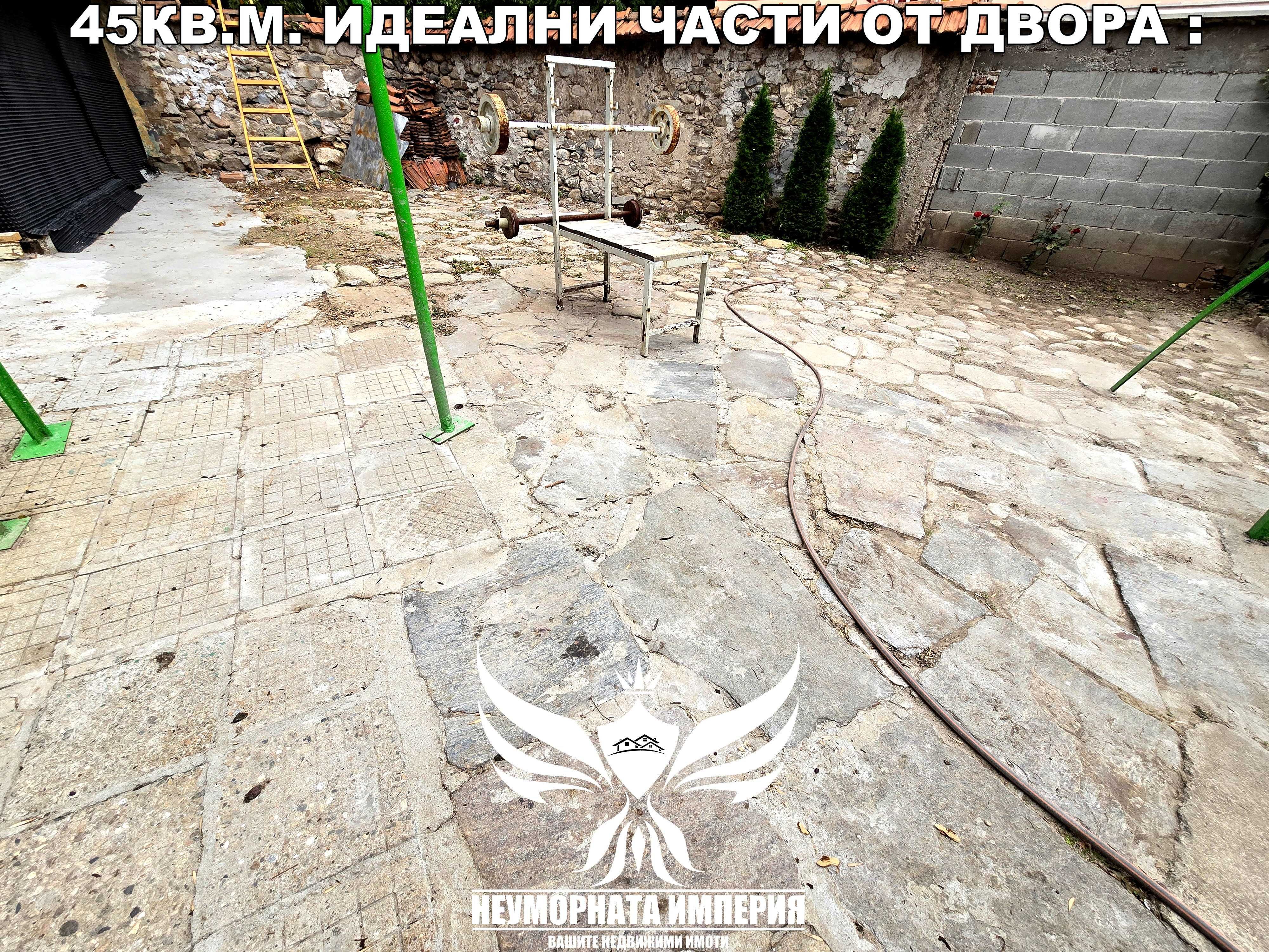 Продавам тристаен/четиристаен 102кв 2 ет. в Асеновград център