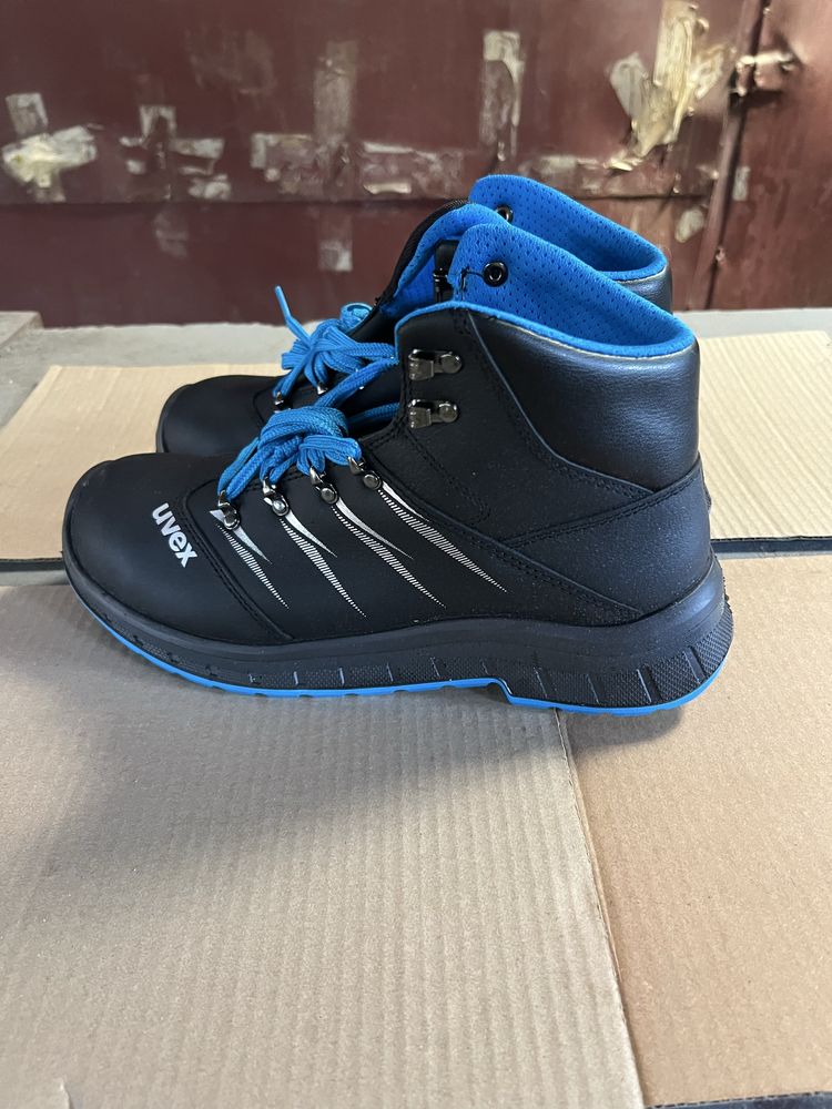 Vand bocanci protectie Uvex marimea 41