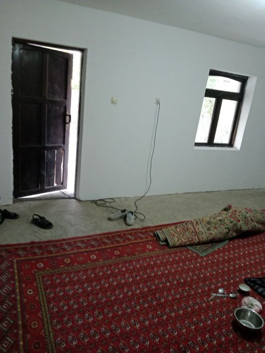 HOVLI 3 sotih 3 hona SOTILADI SVET, SUV, GAZ BOR 30,000 kelishiladi