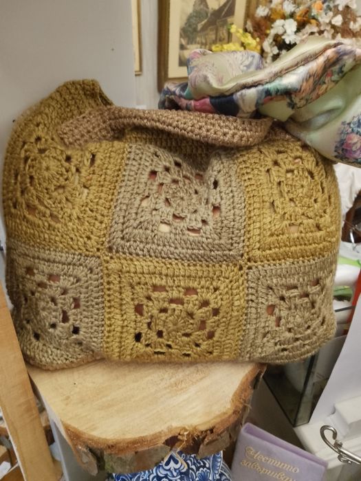 Ръчно плетени чанти,шапки,шалове