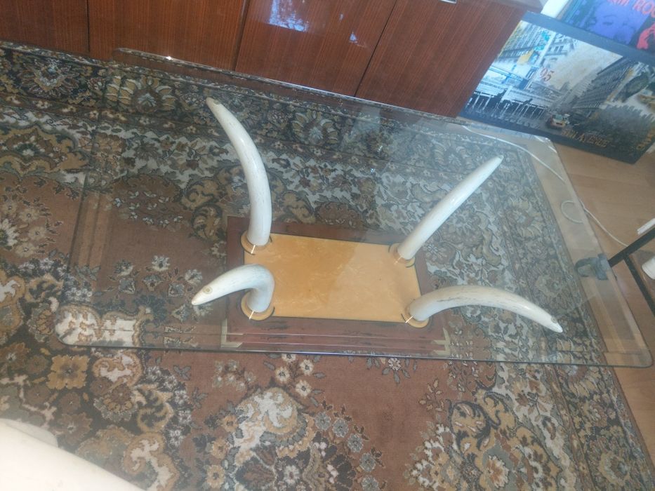 Стъклена холна маса