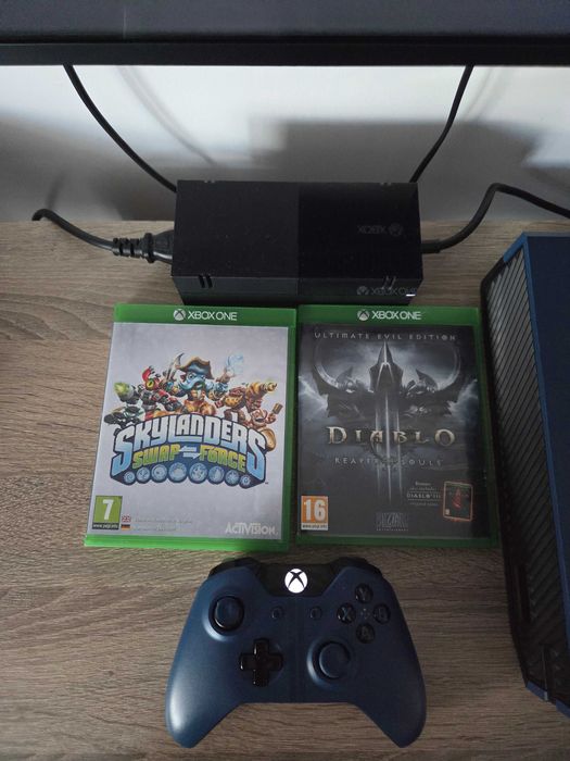 Xbox One 1 tb ediție specială Forza Motorsport plus jocuri