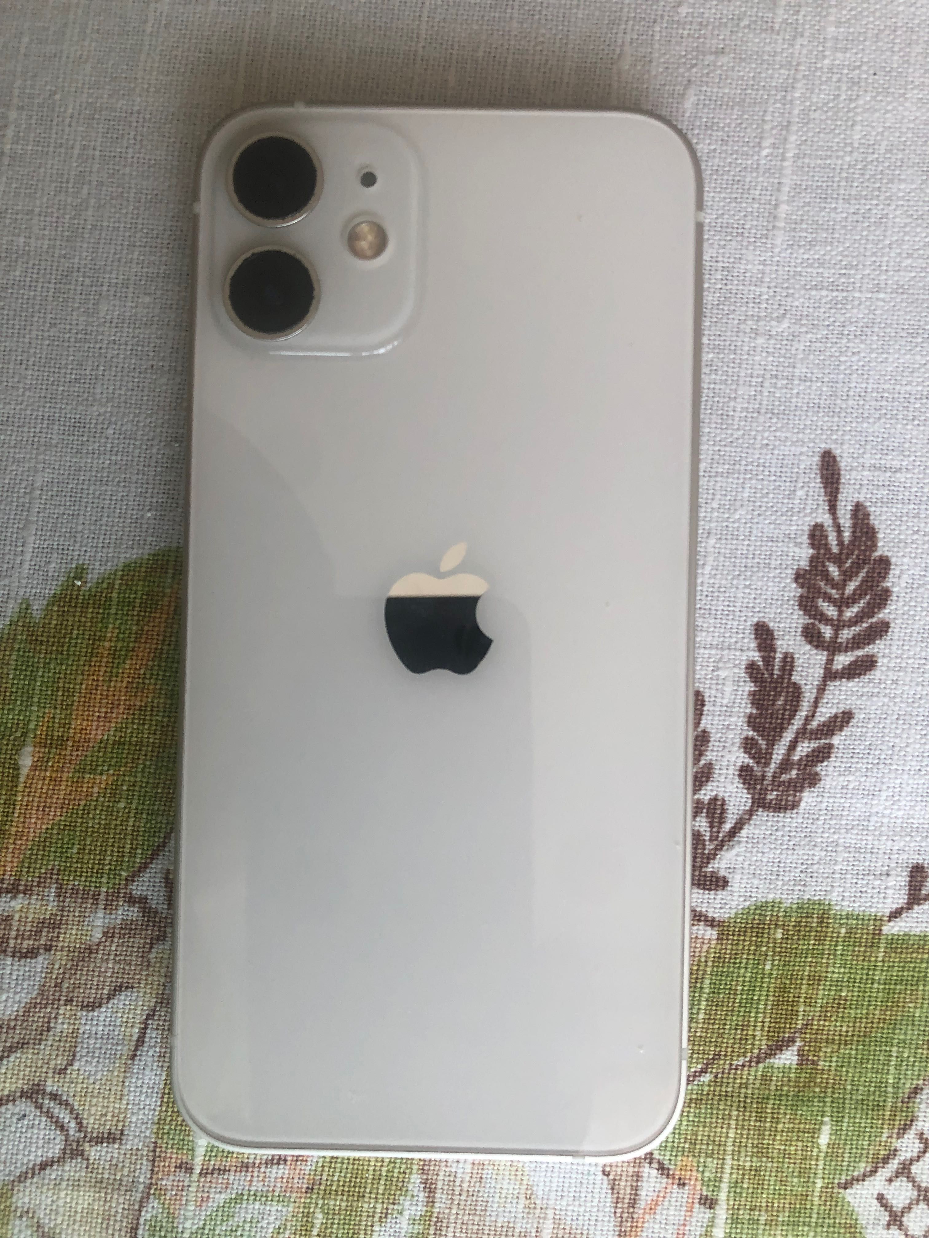 iPhone 12 mini 64GB бял