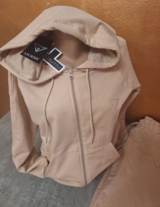 Trening dama Guess