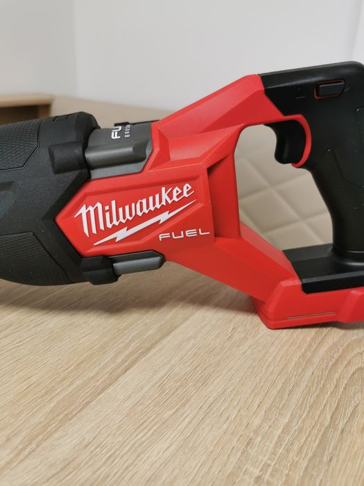 Fierăstrău sabie milwaukee m18 model destinat pietei de America
