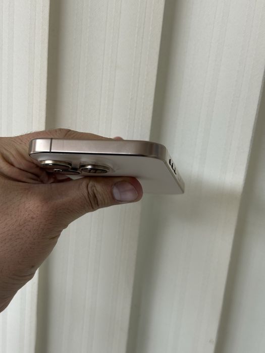 Iphone 16 pro 99% Sim 256g