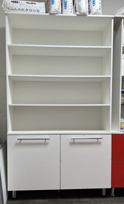 Шкаф витрина для магазина