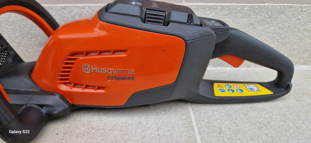 Husqvarna mașină de tuns gard viu pe acumulator