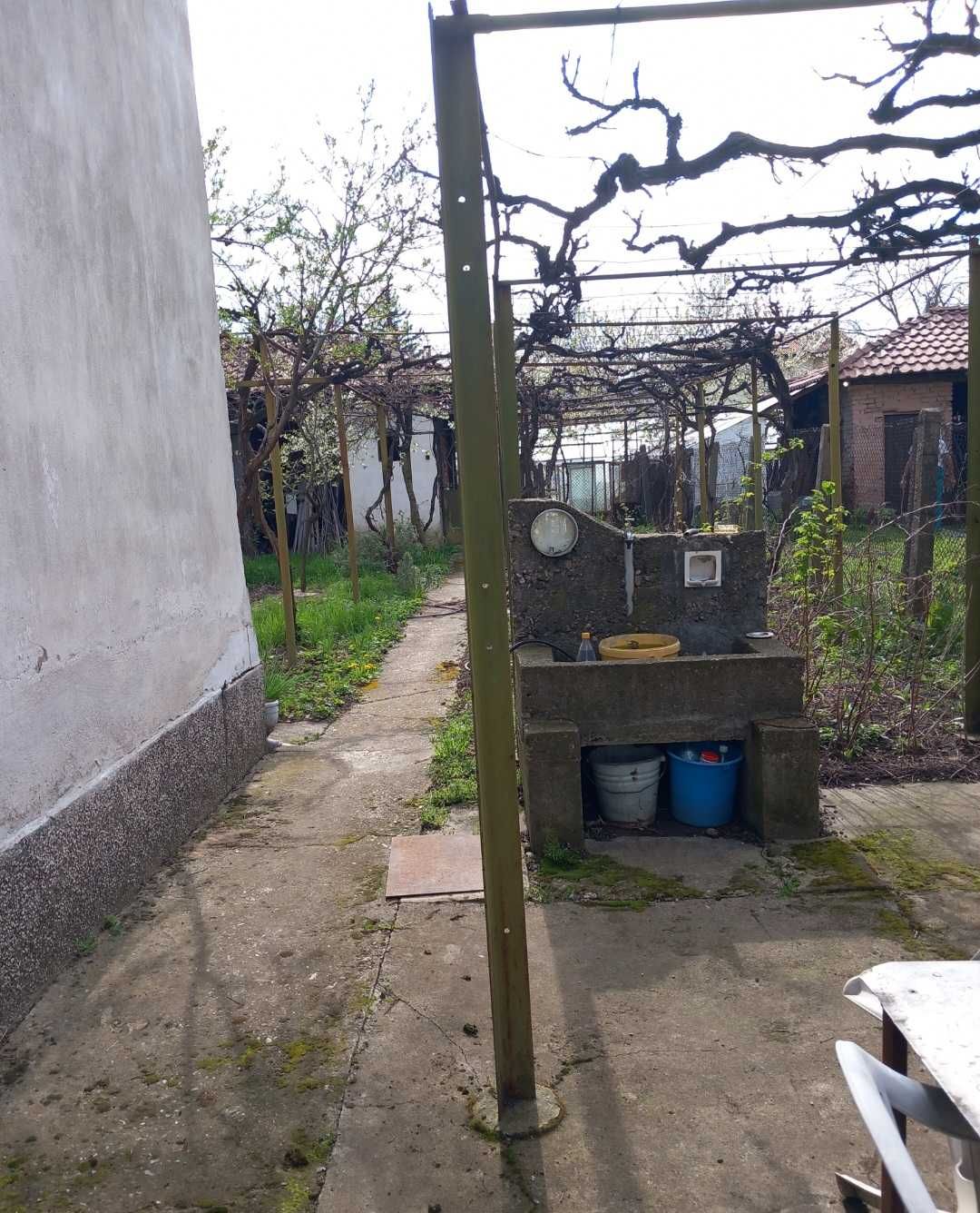 Продава къща/близнак в с. Пиперков чифлик.