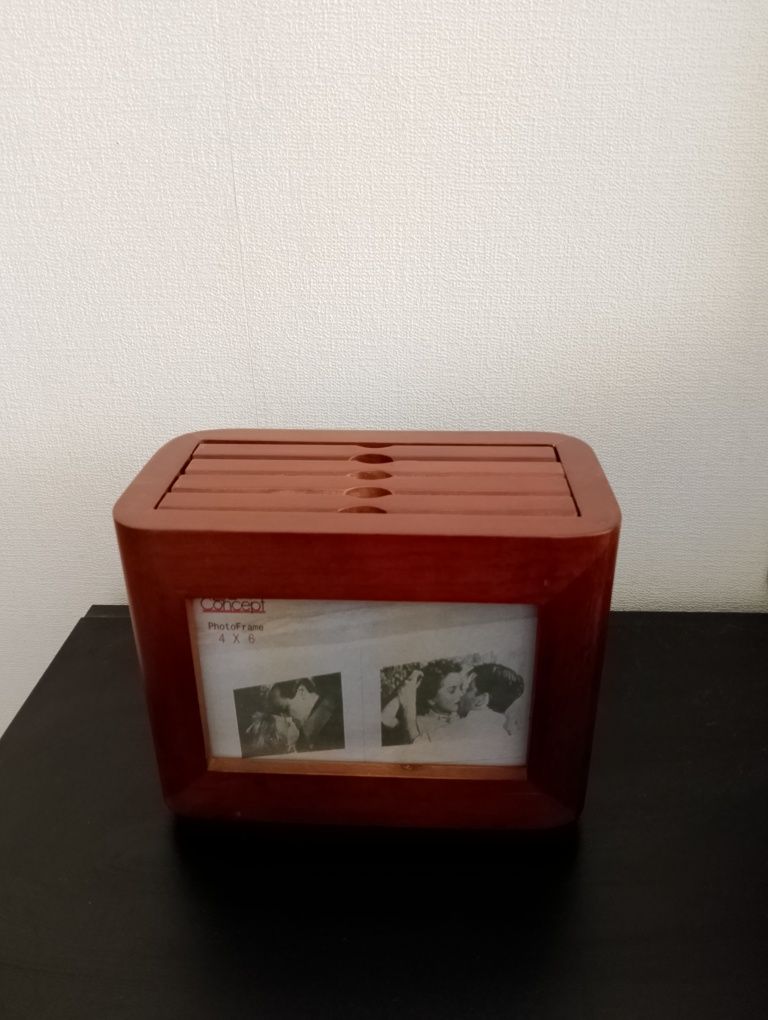 Дървен фотоалбум, чисто нов, въртящ се, с два прозореца