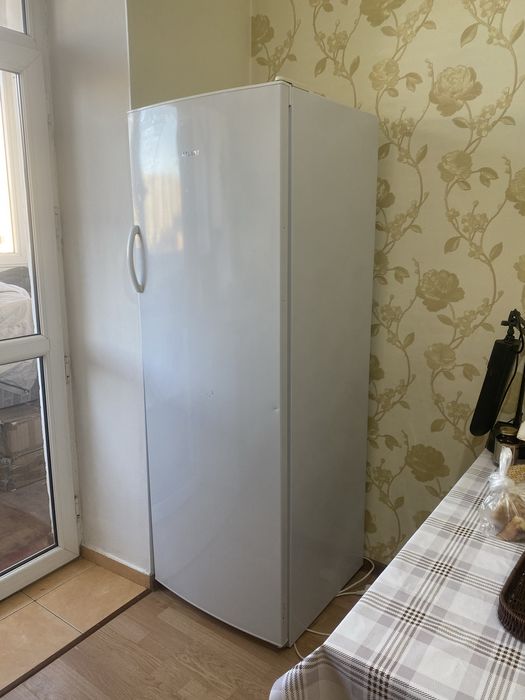 Продам морозильник Атлант.Семь выдвижных яшика.