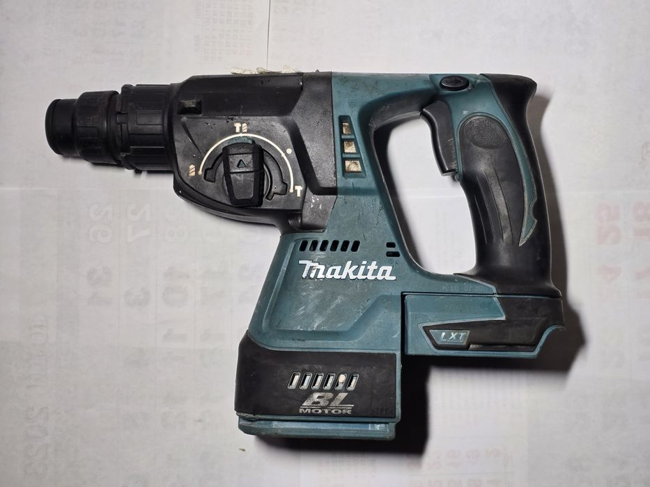 Безчетков перфоратор Makita DHR242