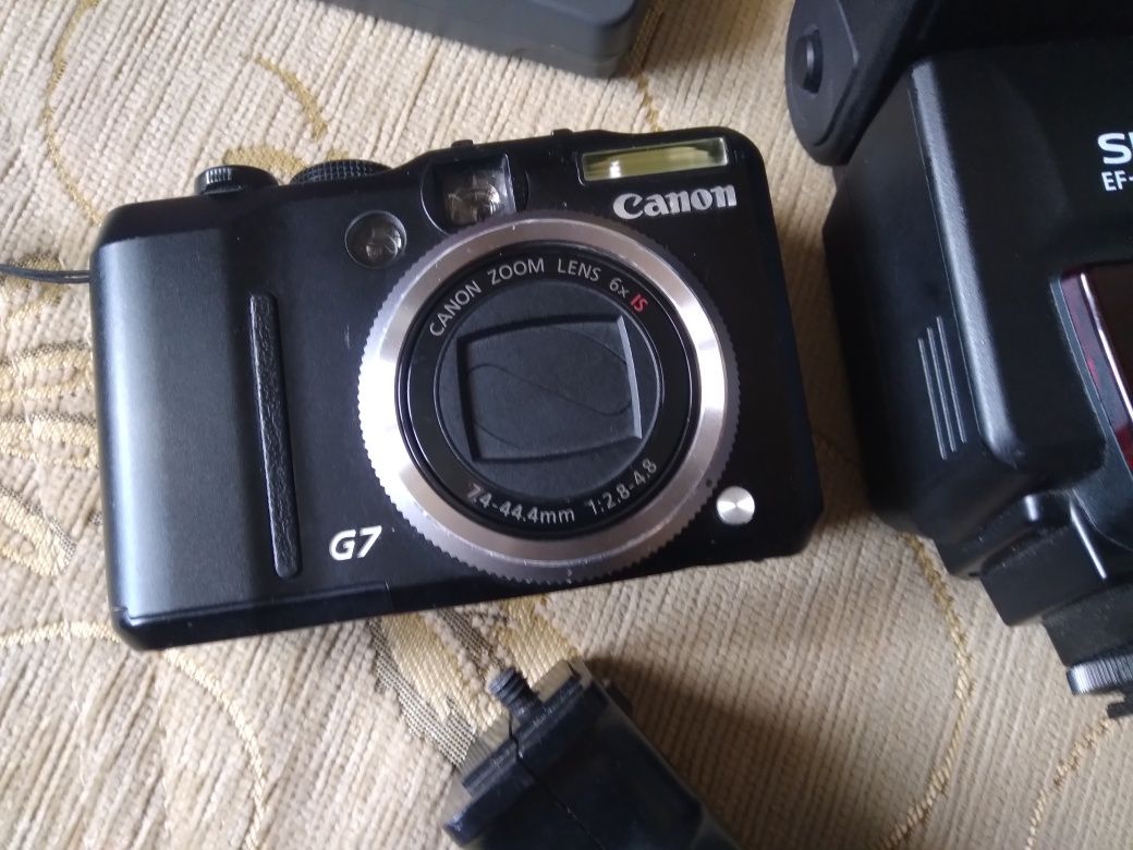 Предлага две редки фото камери  Nikon /Canon