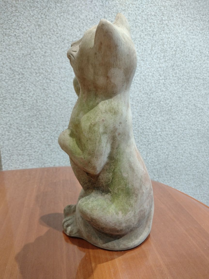 Стара глинена статуетка - коте