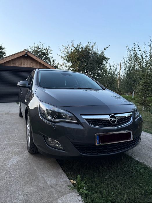 Opel Astra J- hatchback