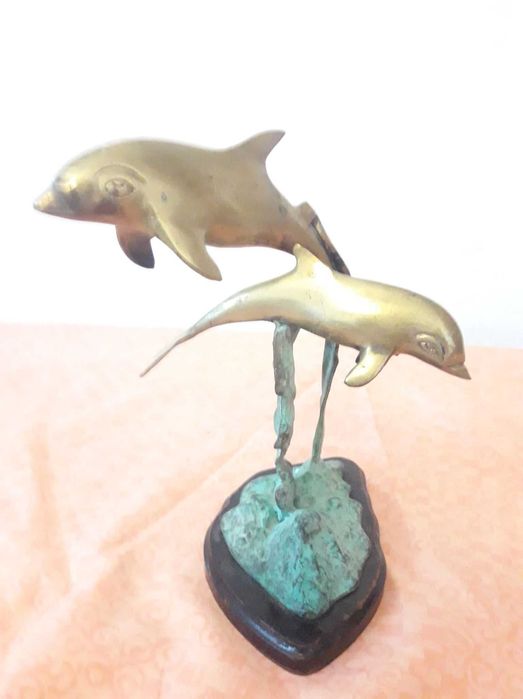 Statuir delfin din bronz