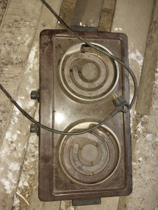 Продам на запчасти плита, морозилка