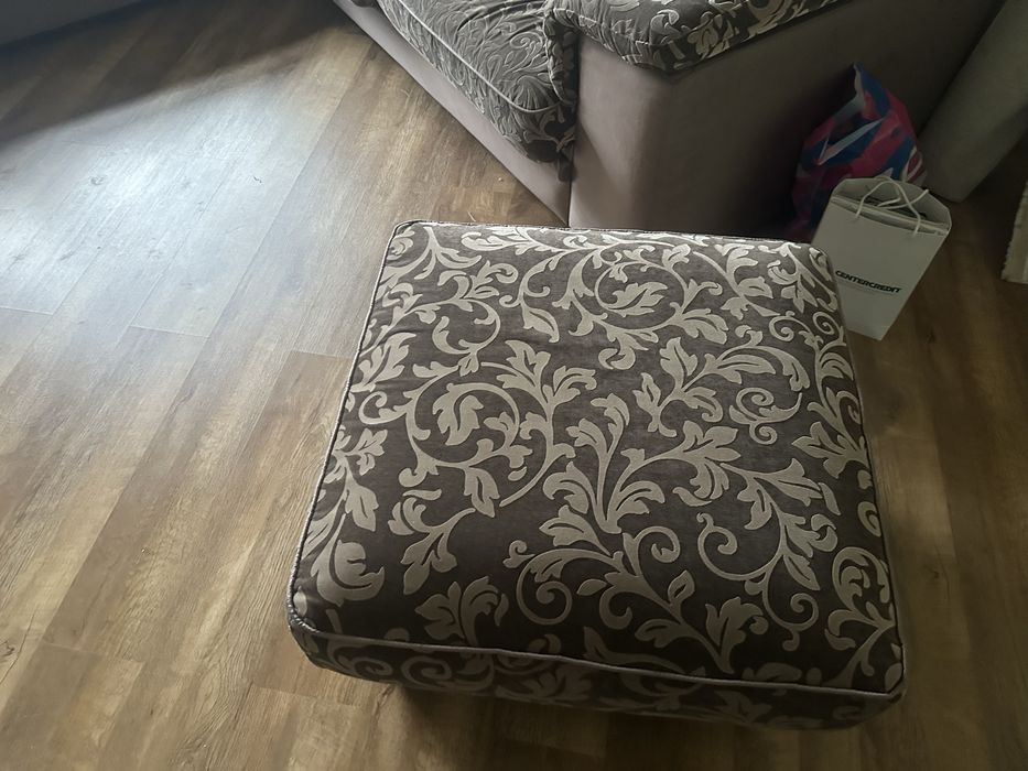 Диван и пуфик в отличном состоянии угловой