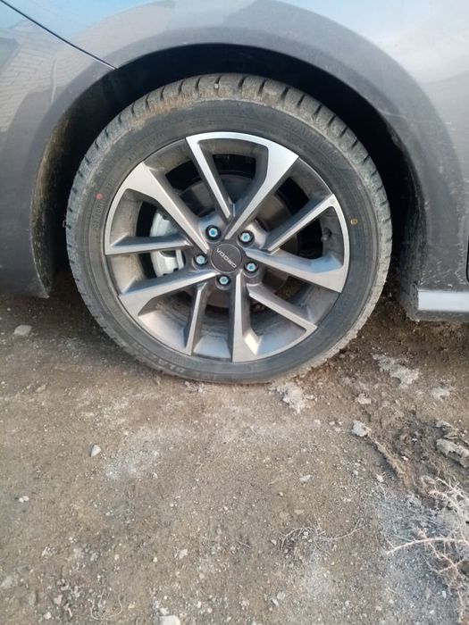 Сатылады диск размер 17, салоннан шыққан машинанікі.