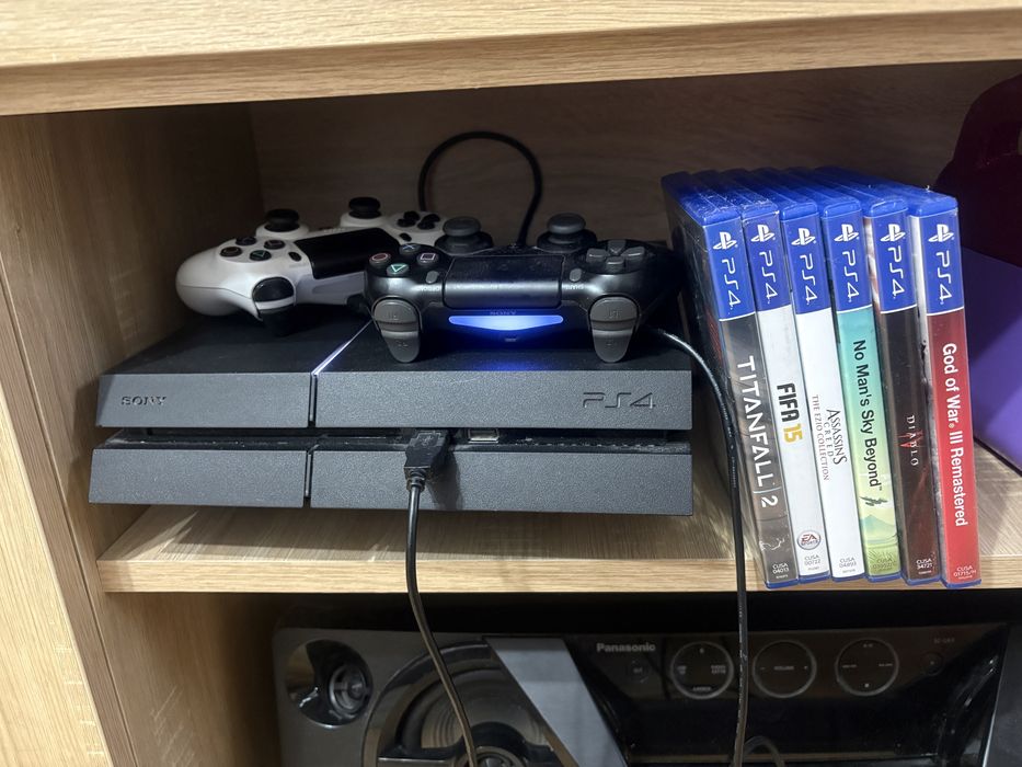 Ps4 1 tb , doua controllere plus jocuri