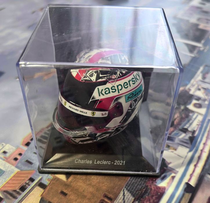 Колекционерска F1 каска на Charles Leclerc