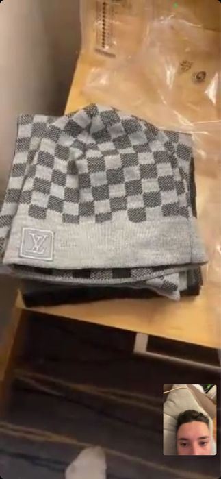 Set caciula si fular louis vuitton