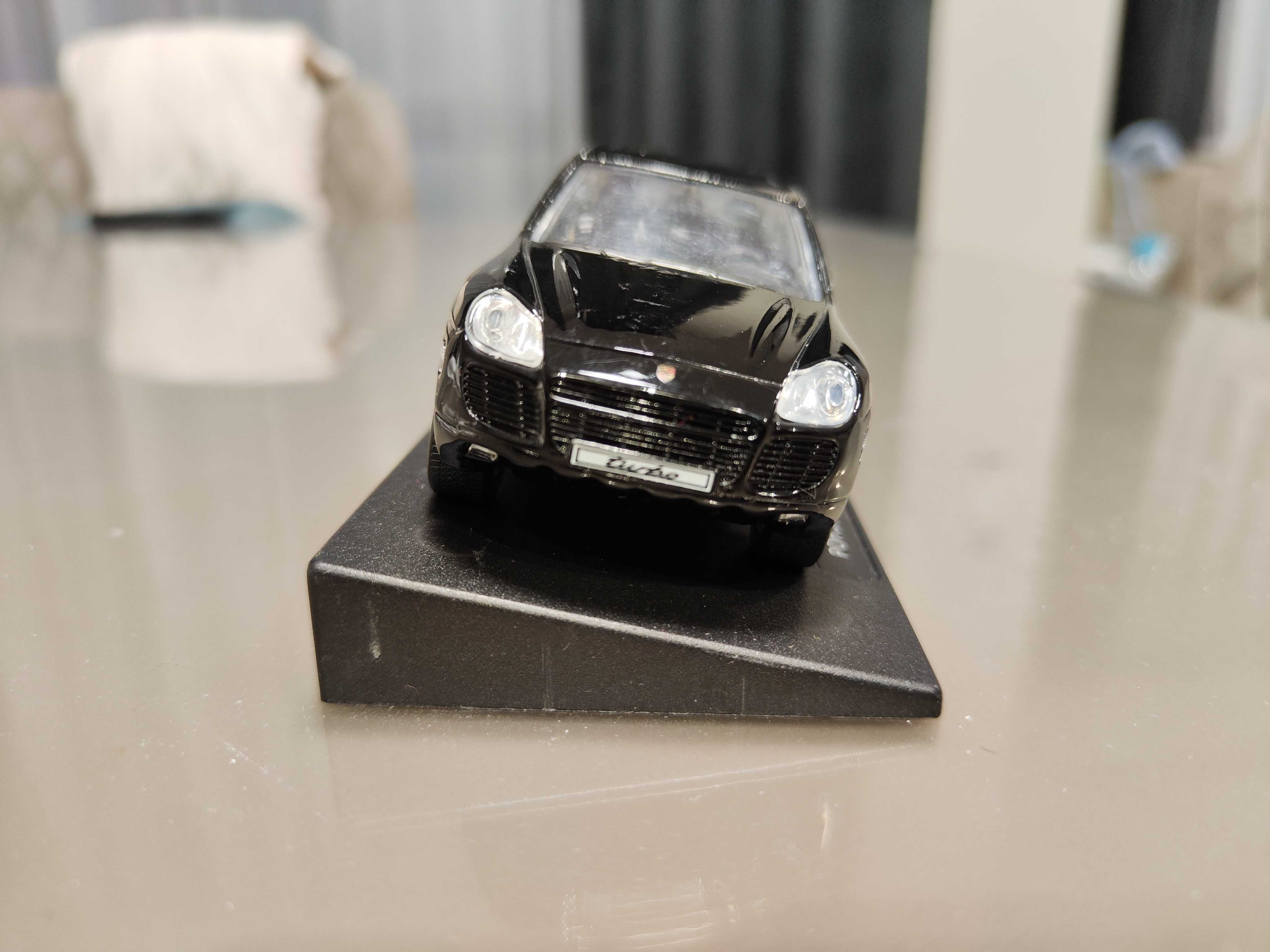 Колекционерски автомобил, Porsche Cayenne Turbo 2002/ Deagostini /1:43