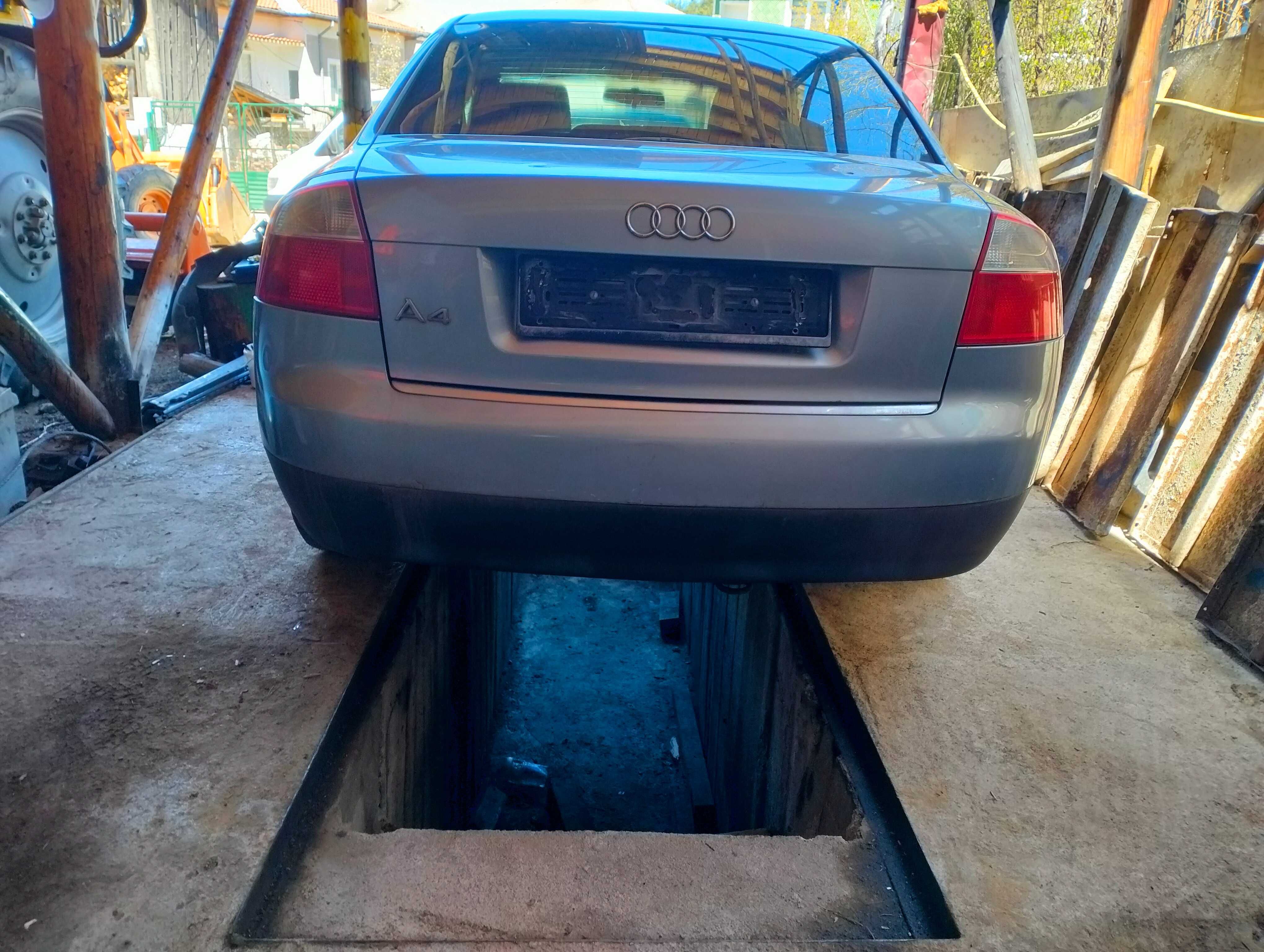 AUDI A4 На Части