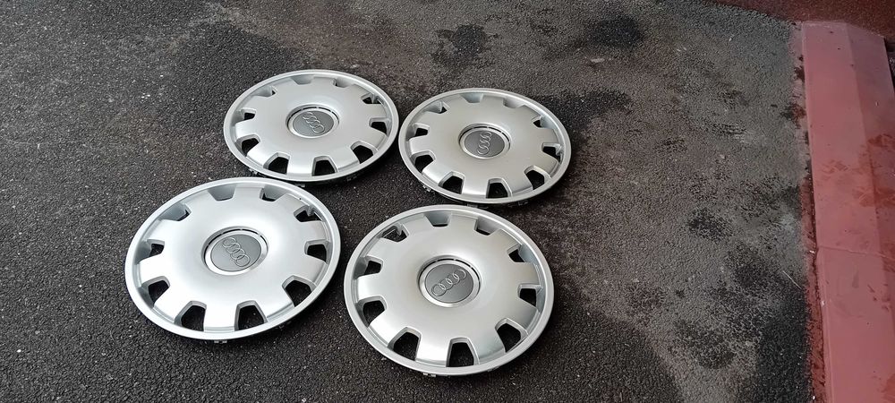 Vand 1 set capace AUDI pe 16 originale