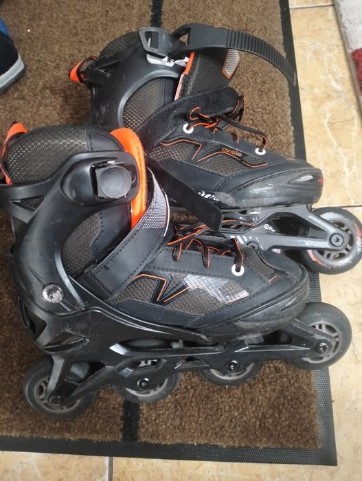 Vând role Oxelo băieți mărimea 35-38 de culoare neagra .