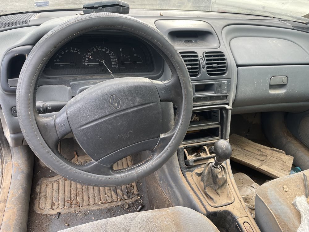 Renault Laguna 1.8i 16v 120кс На Части